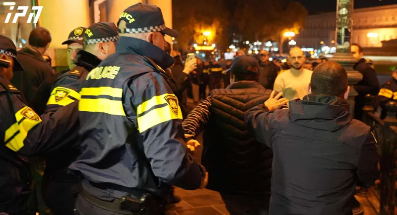 საპროტესტო მსვლელობისას პოლიციამ არასრულწლოვანი ტერიტორიიდან გაიყვანა