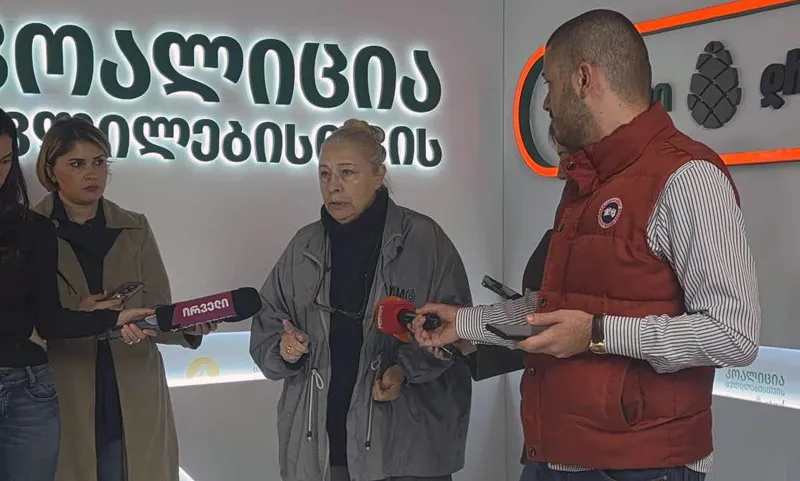 ელენე ხოშტარიას დედა „ქართულ ოცნებას“ - დედას გიტირებთ! მთელ მსოფლიოს ფეხზე დავაყენებთ! რას „სტალინისტობთ“? ვინ მოგცათ ამის უფლება?