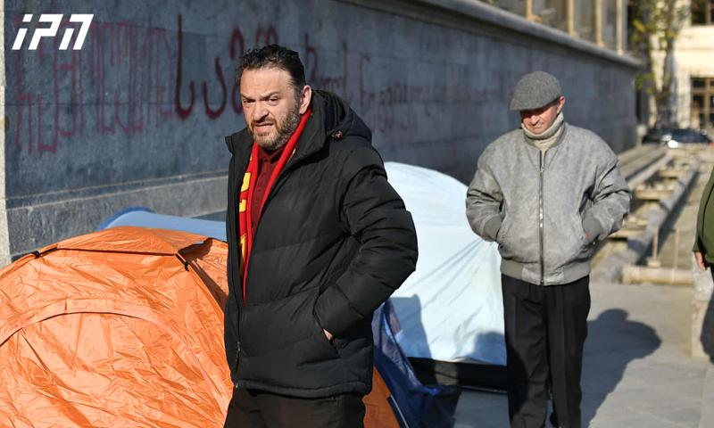 包括格德万·波克哈泽在内的9人继续在议会附近进行绝食抗议——今天将在现场开设一个医疗援助帐篷，并且医生瓦扎·加普林达什维利将访问绝食抗议者。