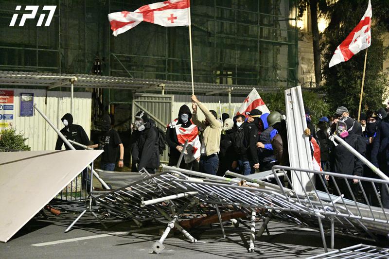 另外14人因10月4日事件被拘留后，仍然在押。