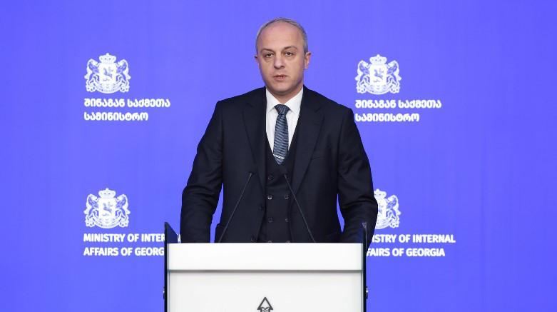 在过去 48 小时内，警察拘留了 75 名因毒品相关指控的个人，并缴获了特别大量的毒品。