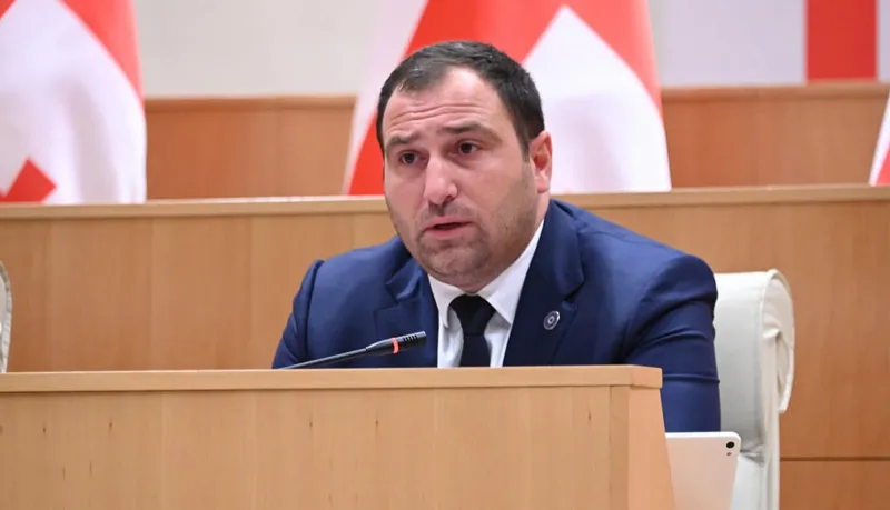 ირაკლი კირცხალია არავის აქვს ილუზია, რომ ქართულ კონტექსტში ღრმა სახელმწიფოს მძიმე აგენტის, ბორის ჯონსონის გამოჩენა შემთხვევითია ჩვენ არ ვაპირებთ უკან ...