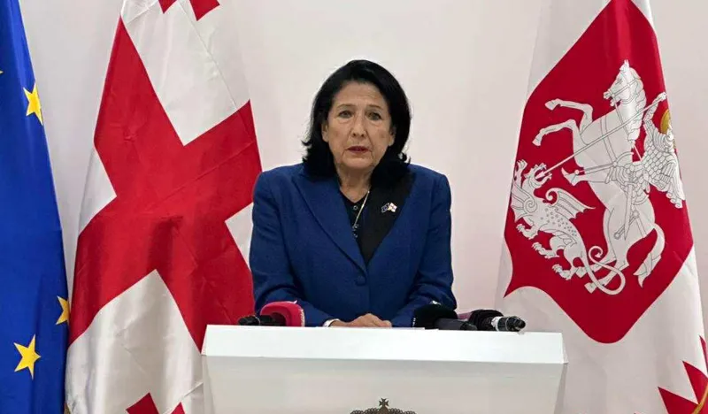 სალომე ზურაბიშვილი დიქტატორები ერთმანეთის მიყოლებით მიდიან! ზოგი მშვიდობიანად, ზოგი ხმლით და ომით, მაგრამ მიდიან!