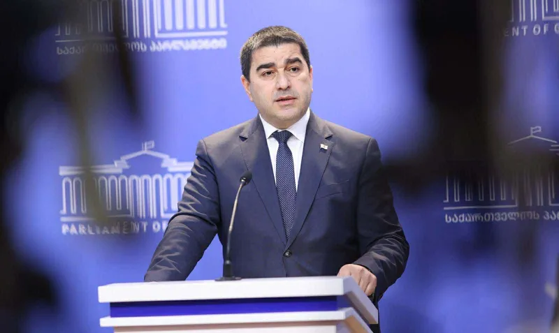 შალვა პაპუაშვილი ნაციონალურ მოძრაობაში კონფლიქტი აქვთ, ვინ იქნება ვერძი და ვინ ცხვარი დაგვრჩენია პოპკორნი ავიღოთ და ვერძისა და ცხვრის დარიგებას ვუყურო...