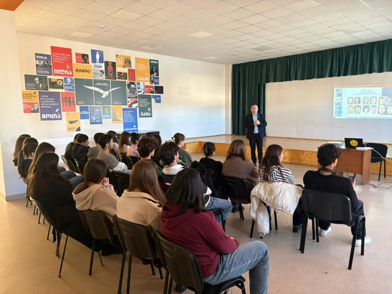 Ախալքալաքի-Նինոծմինդայի շրջանի դատախազը հանդիպել է դպրոցականների հետ՝ թմրանյութերի դեմ պայքարի քարոզարշավի շրջանակներում