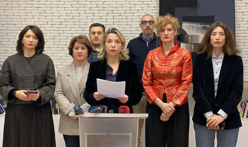 格鲁吉亚非政府组织呼吁联合国禁止化学武器组织总干事、联合国特别报告员和欧洲委员会人权专员。