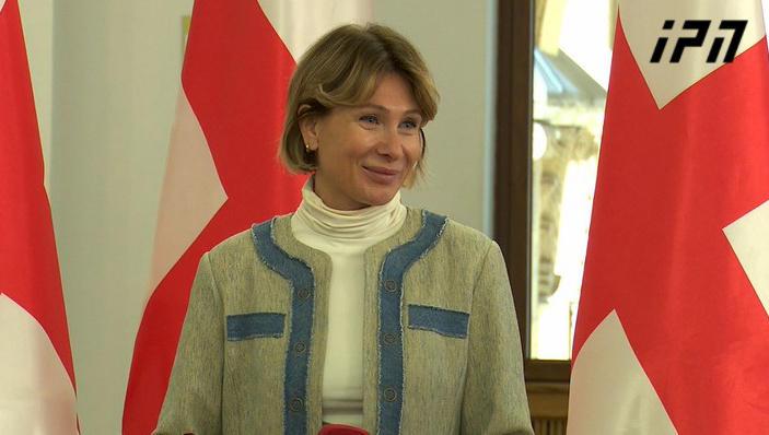 尼诺·齐洛萨尼 – 祖拉·吉尔奇·贾帕里泽，从监狱出来时非常高兴，并且希望现在已经补偿了他在那里缺少的东西，现在将以新的精力开始做他以前一直在做的错事。