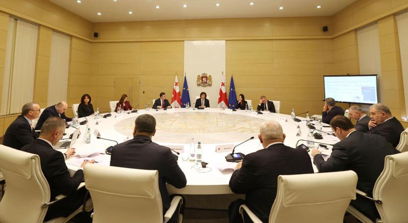 瑞士专家向首相呈现冰川山谷研究结果