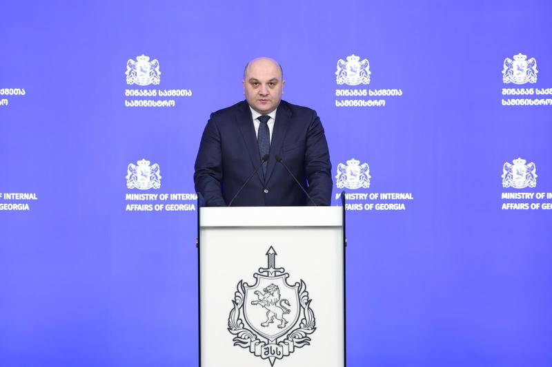 在过去两天里，执法人员缴获了31件非法枪支、弹药以及大量各种毒品物质，并拘留了39人。