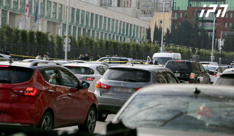 国家安全局关于其雇员死亡 - 几个月前，他曾在国外接受了减肥手术，并因此出现了健康问题 - 他早早来到工作岗位，显然拿了武器并离开了工作区域