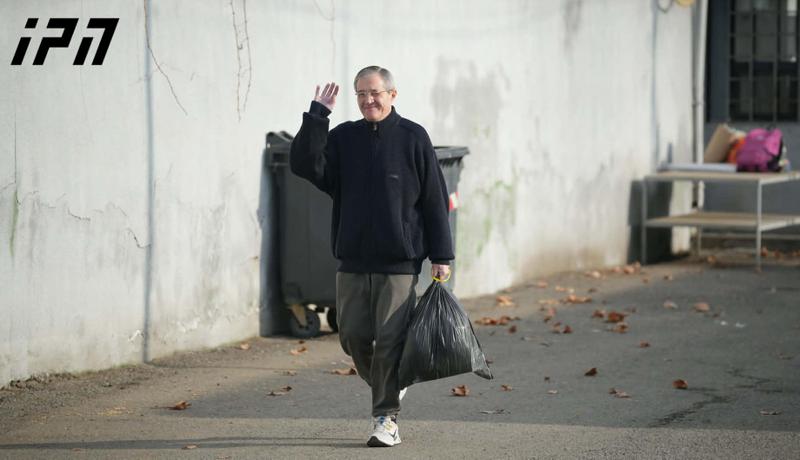 反对派政治家 Givi Targamadze 离开监狱。