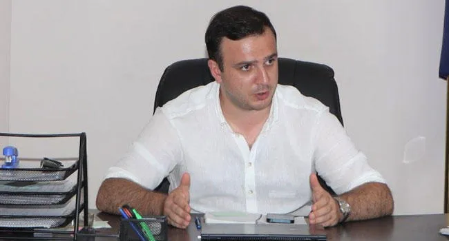 ჩოხატაურის საკრებულოს თავმჯდომარე დავით შარაშიძე პოლიციელზე ჯგუფური ძალადობის ბრალდებით დააკავეს