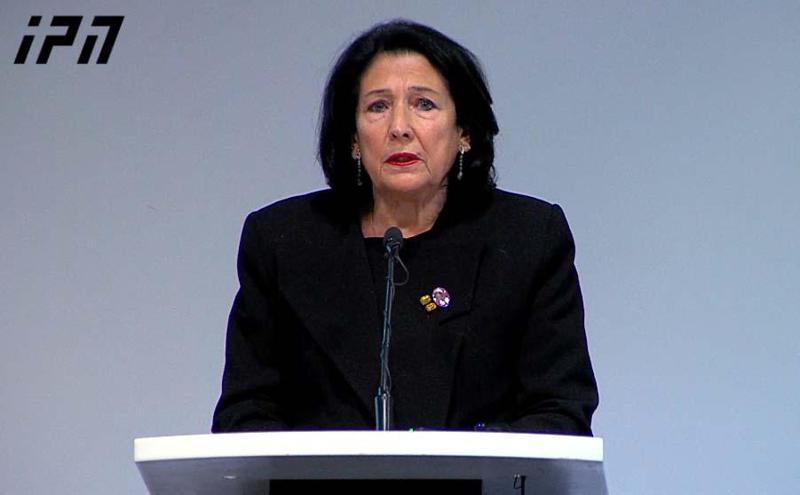 萨洛梅·祖拉比什维利：教育是社会的中坚力量，而一个没有教育的社会就是一个奴隶社会——这很重要，因为  政权正在针对教育——直到现在，它以前以物理方式影响社会，但现在它正在发动直接攻击。