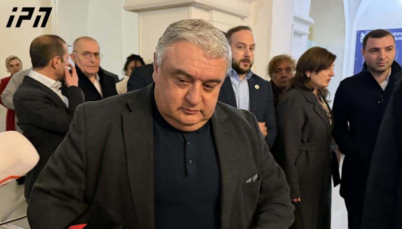 Jaba Samushia 在教育部的会议之后 - 有尖锐的问题 - 对话需要继续