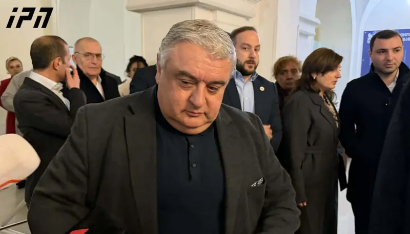 ჯაბა სამუშია განათლების სამინისტროში შეხვედრის შემდეგ მწვავე კითხვები იყო დიალოგი უნდა გაგრძელდეს