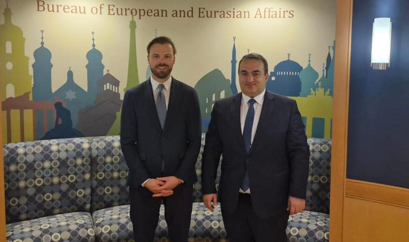 格鲁吉亚外交部发布关于Lasha Darsalia与美国国务卿助理之间会议的信息。