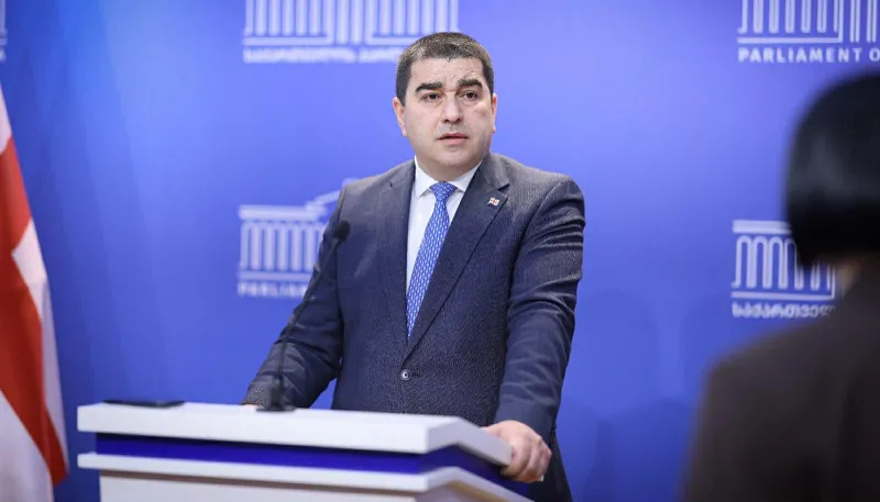 შალვა პაპუაშვილი ულტრალიბერალებისგან გვესმის, რომ ბაზარი არეგულირებს ყველაფერს, მაგრამ რეალურად ასე არ არის, პირიქით თავისუფალ ბაზარს აქვს თავისი ნაკლ...