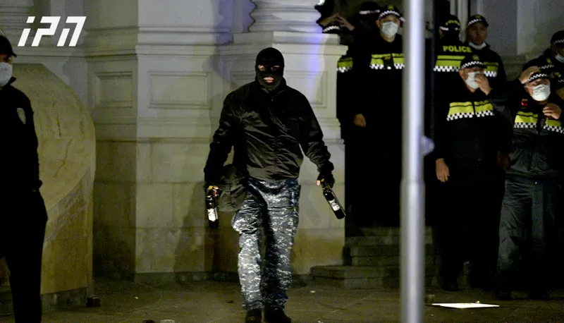 Atoneli Palace security employee on the October 4 events: The protesters were throwing stones, uprooted iron poles, everything they could get their hands on