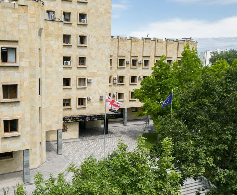 პროკურატურა ბრალი წაუყენეს იმ პირს, რომელიც ნებართვის გარეშე წვდებოდა მსხვერპლის პირად მიმოწერას Facebook ზე და იყენებდა პერსონალურ ინფორმაციას სექსუა...