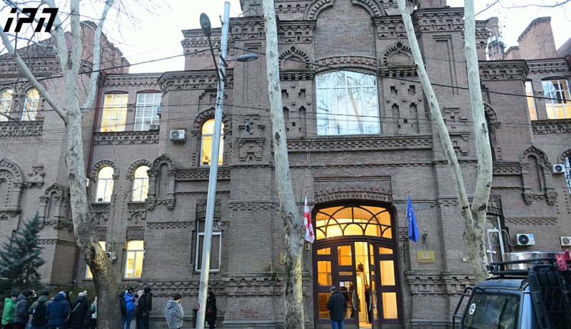 政府决定在2028-2029学年将公立大学的学生录取配额翻番。