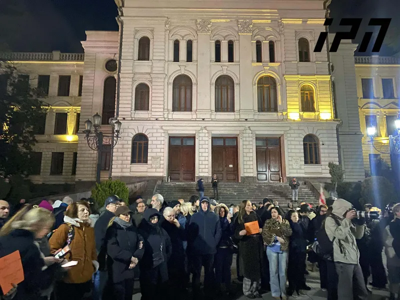 თბილისის სახელმწიფო უნივერსიტეტთან საპროტესტო აქცია მიმდინარეობს