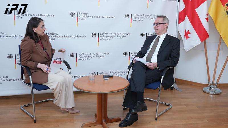 彼得·菲舍尔 - 专家任务的范围相当长，包括2024年和2025年的示威活动 - 所以每个人都错了，欧安组织错了，联合国错了，欧洲委员会错了，欧盟错了关于格鲁吉亚正在发生的事情，是这样吗？