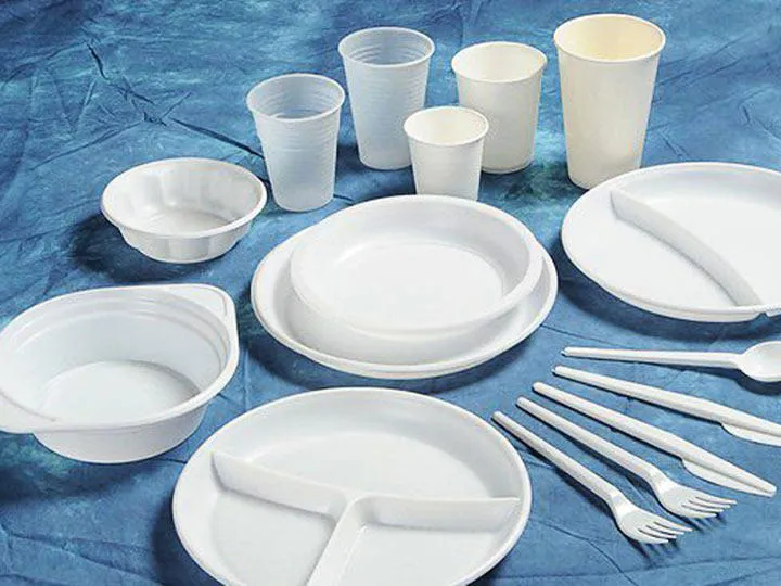 Government to ban food in plastic containers in phased approach