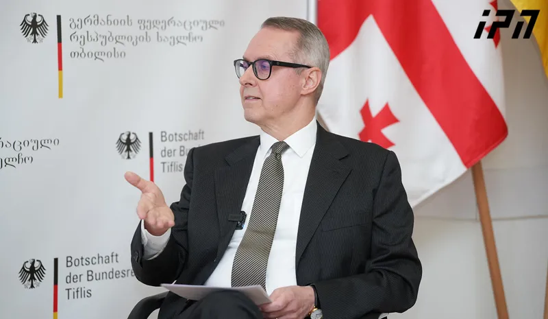 Peter Fischer - You say you want to join, but European money is dangerous again? It doesn't make sense - We don't want a state that doesn't want to be with us! If you don't want to be with us, stay away!