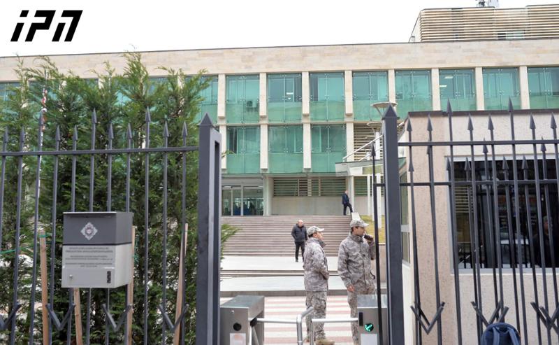 国家安全局 - 在三一大教堂及其周边地区采取的安全措施排除了关于恐怖主义行 为的通话的真实性。