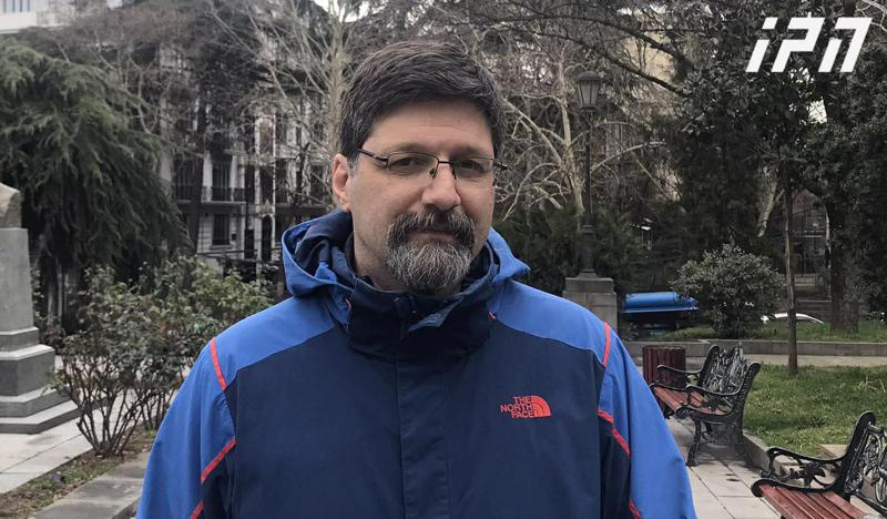 Simon Janashia: 只有一个人申请职位吗？那简直是胡说八道——另外，当科巴希泽说律师们找不到本专业的工作时，他是否在自己的专业中就业并履行律师的职能，还是他在做其他工作？