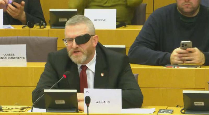 波兰欧洲议会议员 - 自从什么时候起，BBC 成了化学武器的专家？ - 你说格鲁吉亚有民主倒退，但也许这只是主权的恢复，也许越来越多的人正在醒悟。