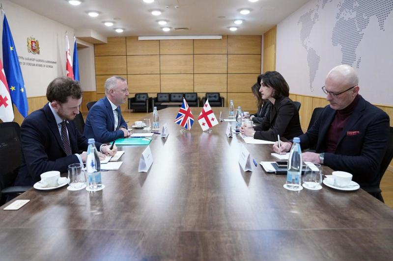 外交部发布关于与英国大使在外交部会面的信息。