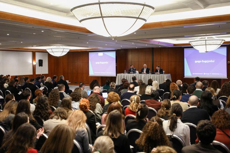 劳动力迁移法修正案从今天起生效。