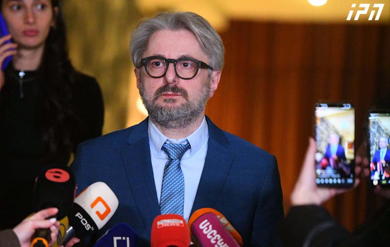 尼卡·格瓦拉米亚：无论我们是否参加选举，我从来没有独自做决定，将来也不会，也不能——我们必须记住，其他人应该知道，我们大家平等地分担责任。