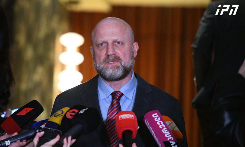 祖拉布·贾帕里泽：我不得不说服大约十个人，Lelo - Strong Georgia的声明不是与比齐纳·伊万尼什维利协调的游戏。那些我无法说服的人，我让他们等到今天早上，看看格鲁吉亚梦想的回应——它在这里。