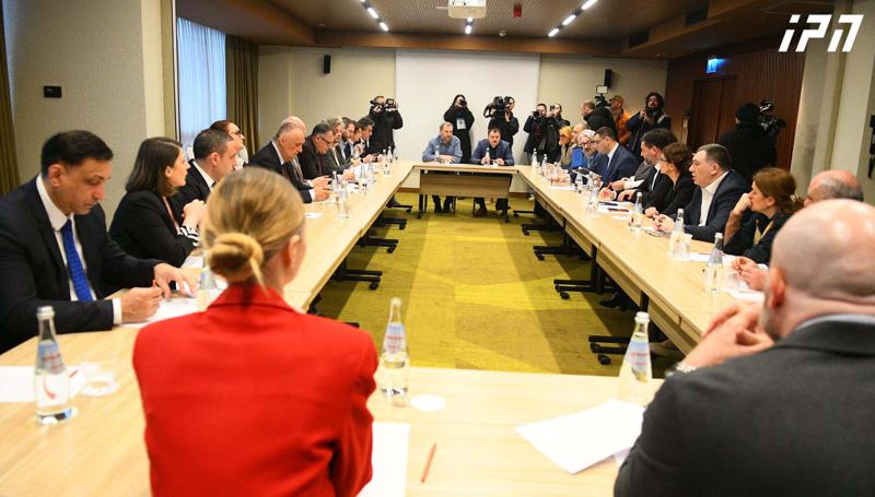 反对党联盟发布了一份关于协议原则的联合声明。