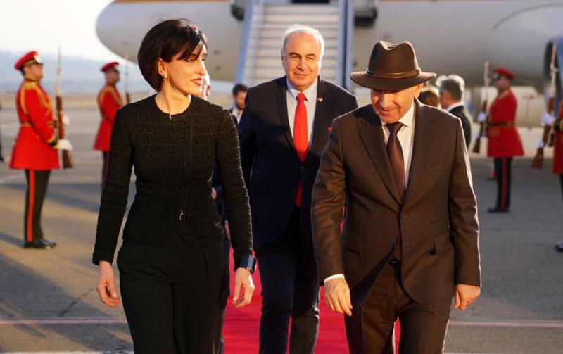 Nikol Pashinyan 抵达格鲁吉亚。