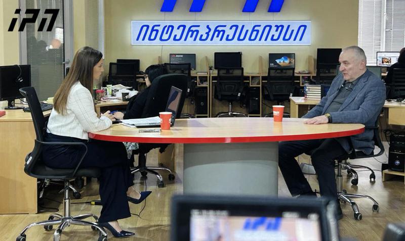 马穆卡·卡西塔泽：我们能怎么办，水和油不能相互混合，而且如果有人想从踢脚开始，说“我们在这里，没有人认出你”，这不会起作用，亲爱的朋友们！没有“Lelo”就不能创建替代方案。