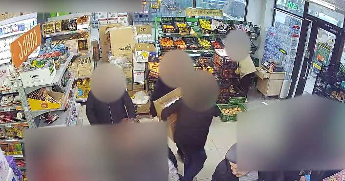 内务部：我们以集团抢劫和盗窃罪名拘留了4名未成年人；他们从第比利斯的杂货店和药店连锁店偷窃了产品——这些设施遭受了高达30,000格鲁吉亚拉里的财务损失。