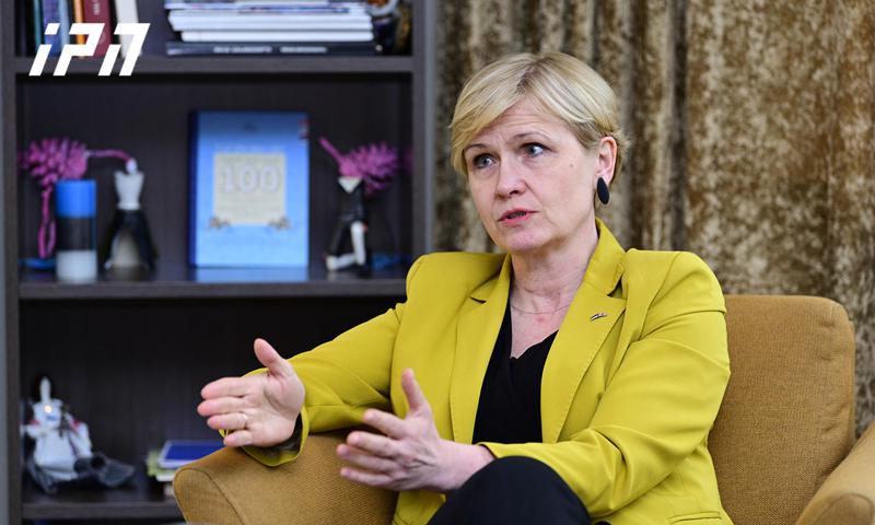 爱沙尼亚大使——说爱沙尼亚政府在密谋反对格鲁吉亚，或者将所有格鲁吉亚非政府组织聚集在塔林的某个旧棚子里，这是不真实的，但是外国组织都可以自由地在爱沙尼亚注册，我们不会那样控制，这是民主的运作方式。