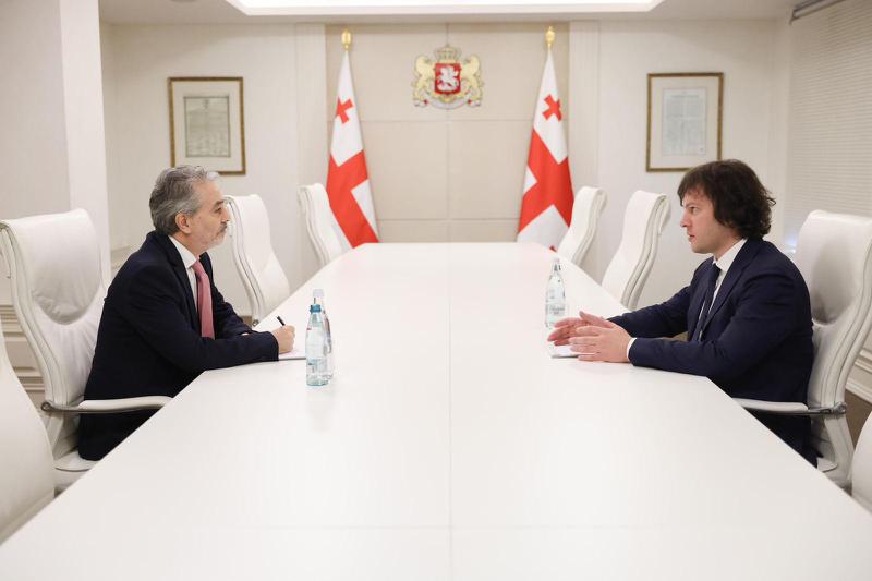 Government Administration - 在与以色列大使的会晤中，首相表达了对中东事态发展的关切，并向以色列表示了对死亡事件的哀悼。