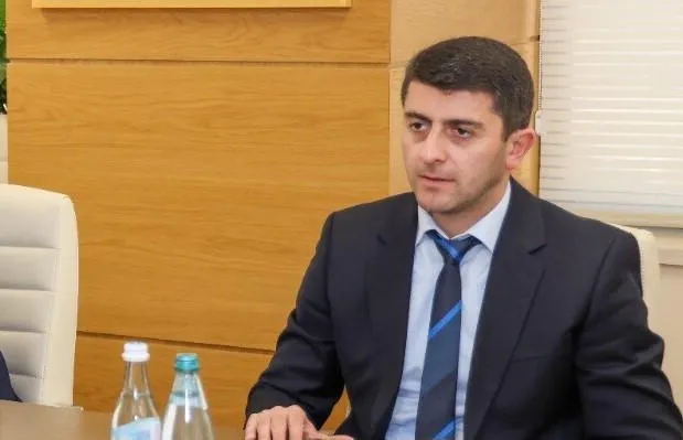 თავდაცვის სამინისტროს შესყიდვების დეპარტამენტის ყოფილი უფროსი ვაღიარებ იმ გარემოებებს, რომ ზიანი მივაყენე სახელმწიფო ბიუჯეტს და ვნანობ მინისტრს ყველა ...