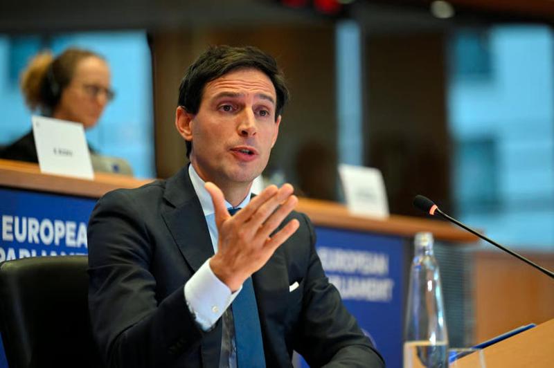 欧盟专员：我们呼吁格鲁吉亚政府立即无条件释放所有非法拘留的人员——欧盟仍准备追究那些导致民主倒退责任的人。