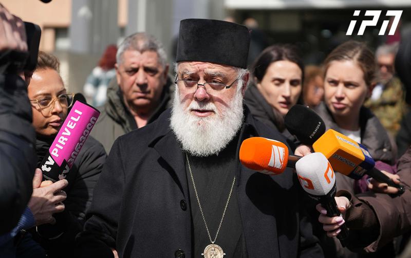 神父 Dimitri Shiolashvili – 在不超过两个月内，将举行新牧首的选举 – 让我们祈祷上帝的旨意将以善良、和平、恩典和怜悯来实现。