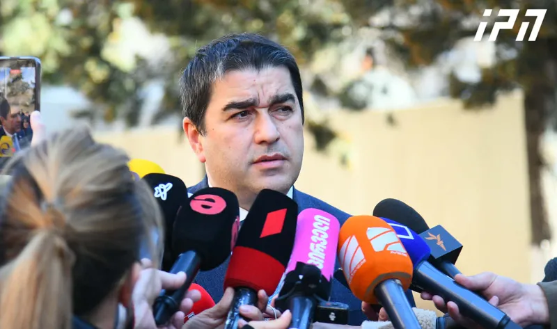 შალვა პაპუაშვილი სამწუხაროდ, ბრიუსელი სულ უფრო ბლოკავს დიალოგს და გადადის დირექტივების ენაზე ბრიუსელი დღეს უფრო მეტ პრობლემას უქმნის კანდიდატ ქვეყნებს...