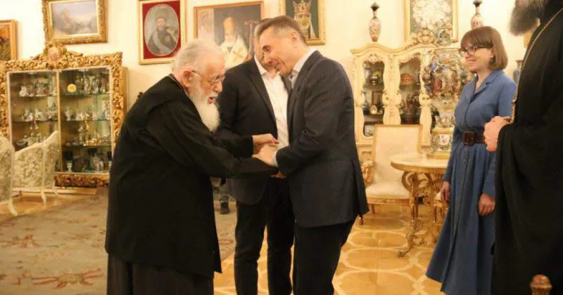 ბიძინა ივანიშვილი ჩვენმა ქვეყანამ დაკარგა მშვიდობის, სიბრძნისა და რწმენის მტკიცე საყრდენი სულიერი მამა, რომელმაც გააერთიანა ჩვენი ხალხი ყველაზე რთულ დ...