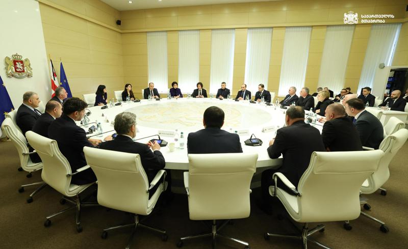 格鲁吉亚政府：将成立一个国家委员会来组织宗主教的葬礼；哀悼日将持续到葬礼那天。