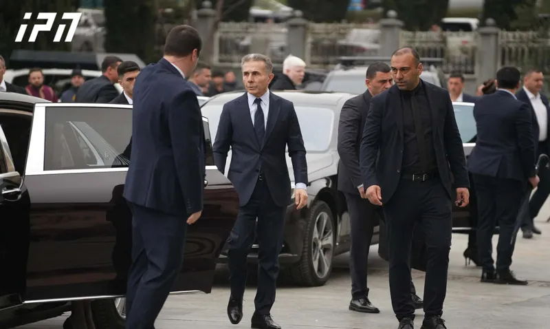 ბიძინა ივანიშვილი სამების საკათედრო ტაძარში მივიდა