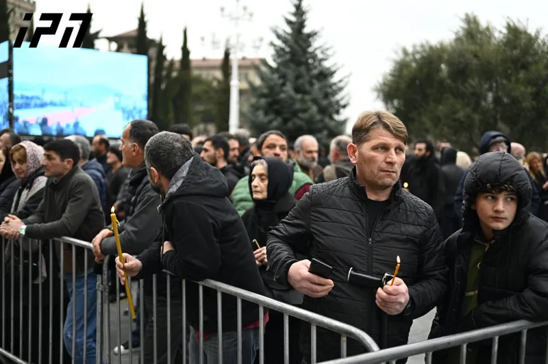 სამების საკათედრო ტაძარში მოქალაქეების შესვლა დაიწყო