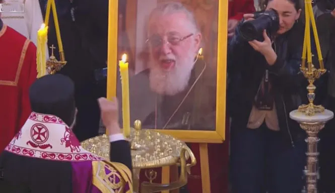 სამების საკათედრო ტაძარში ილია მეორის პანაშვიდი მსოფლიო პატრიარქმა ბართლომე I მა აღავლინა.